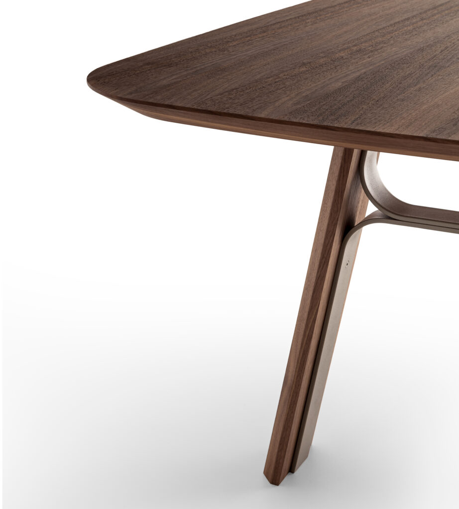 dettaglio tavolo moderno in legno e metallo by morica design