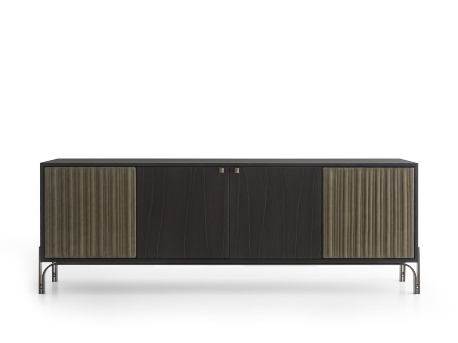 Buffet moderne Canette avec 4 portes en chêne Laguna et cuir Nubuck Sage by Morica Design