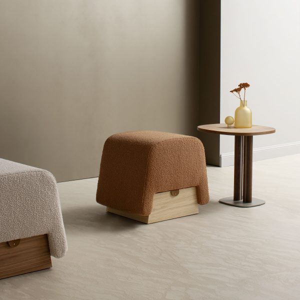 Onigiri pouf with genuine leather strap, featuring a practical storage compartment veneered in natural oak.